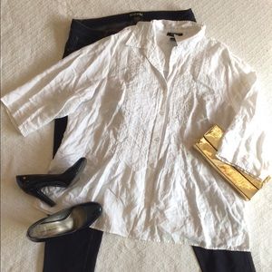 Classic white shirt with personality